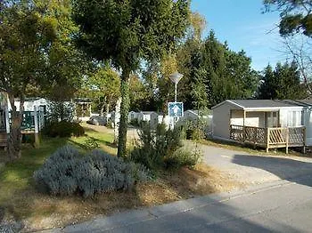 Camping Club Le Parc De Paris - Caravan Park Hotel 3*