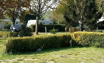 Camping Club Le Parc De Paris - Caravan Park Hotel 3*