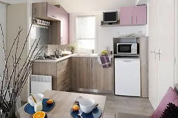 Hotel Camping Club Le Parc De Paris - Caravan Park Disneyland Paris