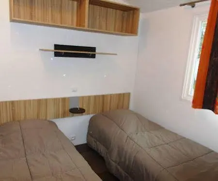Camping Club Le Parc De Paris - Caravan Park Hotel